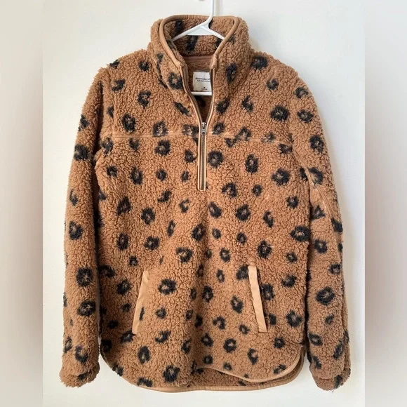 Abercrombie and Fitch Leopard Sherpa Pullover - Picture 2 of 6